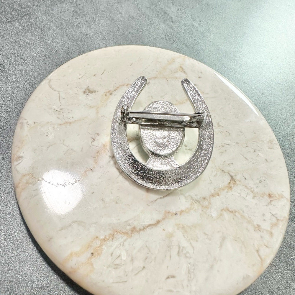 Vintage Silver Tone Horse Shoe With Turquoise Cabochon Brooch Pin - Picture 3 of 4